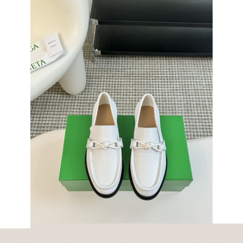 bo*te*ga Ve*ne*ta leather shoes